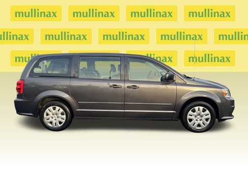 Used 2016 Dodge Grand Caravan American Value Package w/ UConnect Hands-Free Group image 2