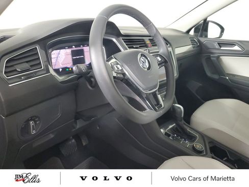 Used 2020 Volkswagen Tiguan SEL image 25