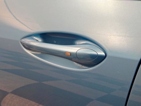 Used 2025 Chevrolet Trax RS w/ Sunroof Package image 19