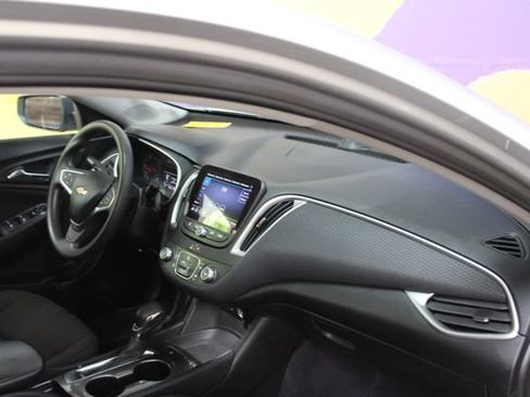 Used 2022 Chevrolet Malibu LS FWD image 10