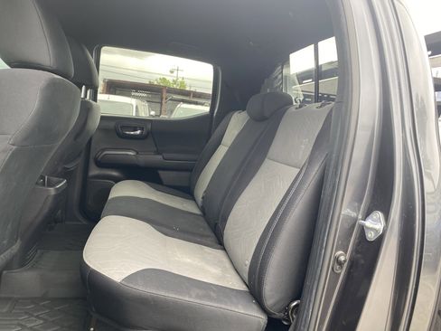 Used 2022 Toyota Tacoma TRD Off-Road AWD/4WD image 17