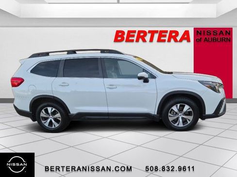 Used 2023 Subaru Ascent Premium w/ Convenience Package image 2
