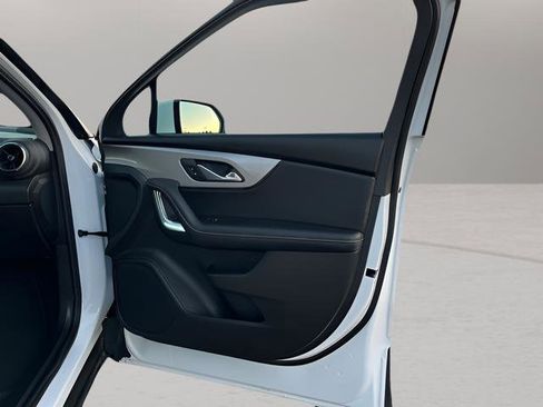 Certified 2025 Chevrolet Blazer LT FWD image 32