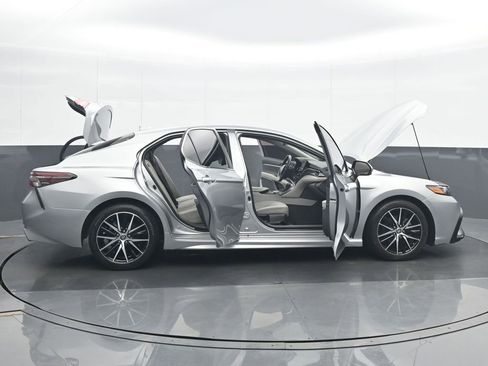 Used 2023 Toyota Camry SE image 36