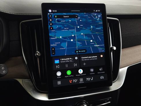 Certified 2025 Volvo XC90 B5 Plus AWD/4WD image 27