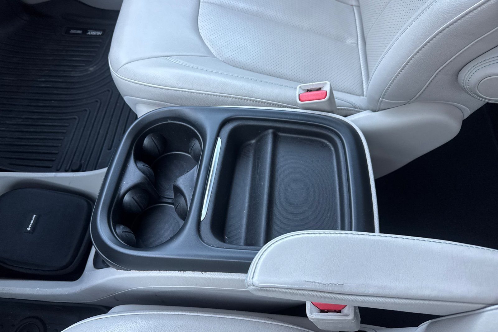 Used 2018 Chrysler Pacifica Touring-L FWD image 32