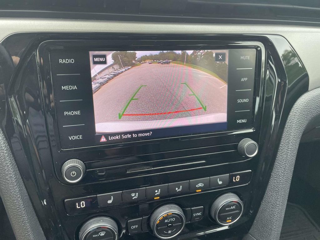 Used 2020 Volkswagen Passat 2.0T SE w/ Sunroof Package FWD image 29