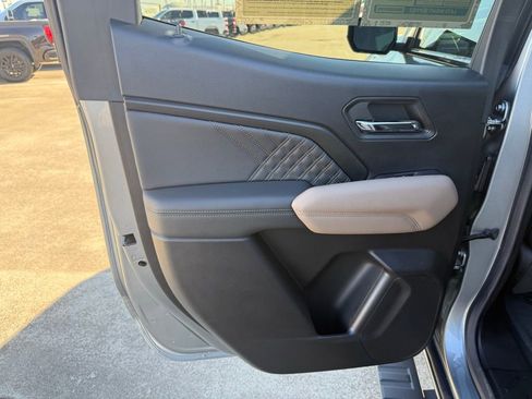 Used 2023 GMC Canyon Denali image 28