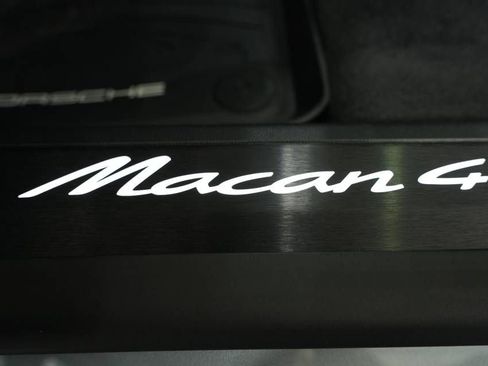 Certified 2025 Porsche Macan 4 Electric AWD/4WD image 33