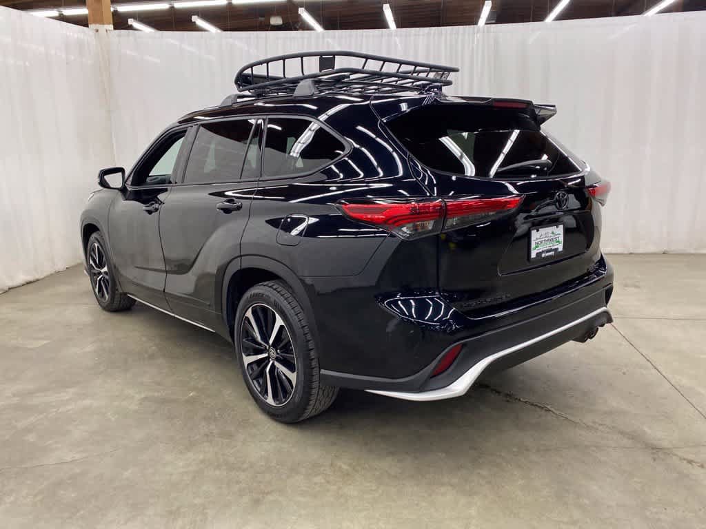 Used 2021 Toyota Highlander XSE AWD/4WD image 4