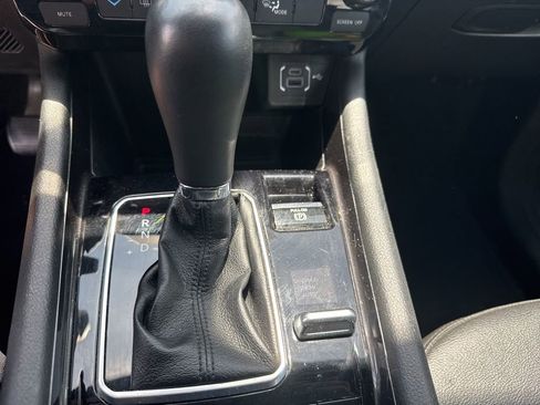 Used 2024 Jeep Compass Latitude AWD/4WD image 21