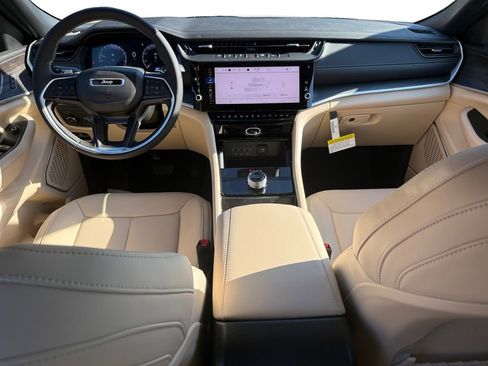 New 2026 Jeep Grand Cherokee Limited w/ Luxury Tech Group II RWD image 10