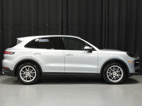 Certified 2025 Porsche Cayenne AWD/4WD image 6