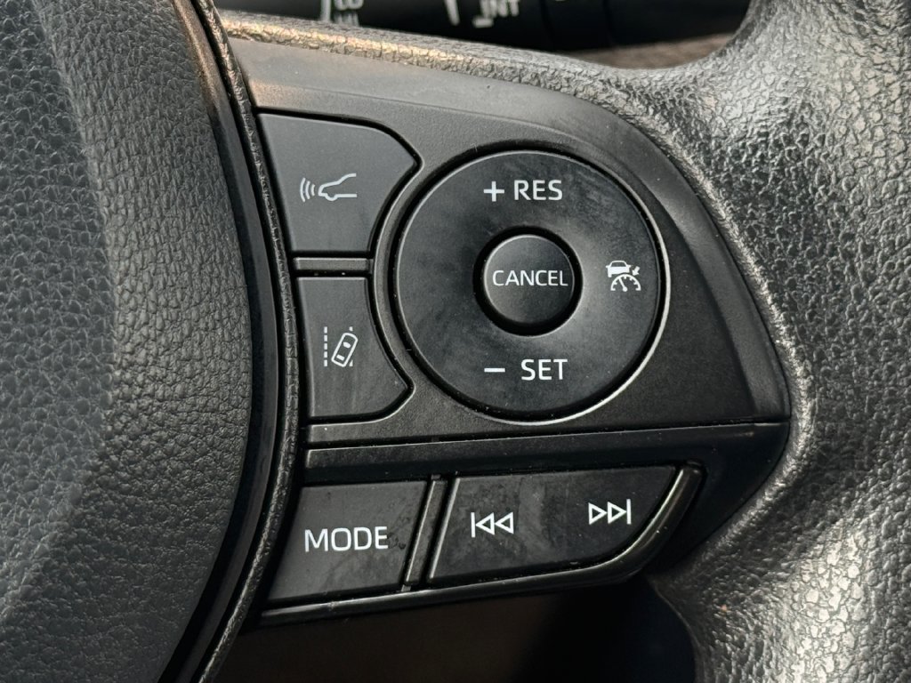 Used 2025 Toyota RAV4 XLE AWD/4WD image 20
