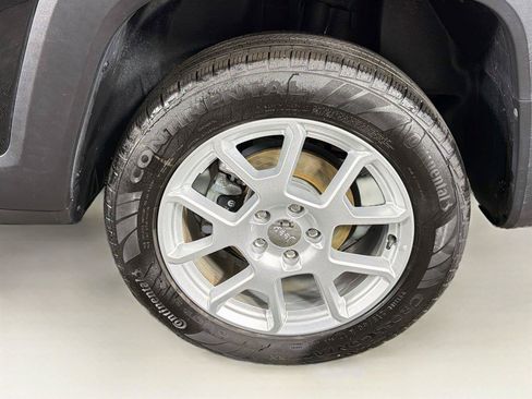 Used 2023 Jeep Renegade Latitude w/ Premium Group AWD/4WD image 35