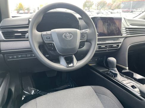 Used 2025 Toyota Camry LE image 33