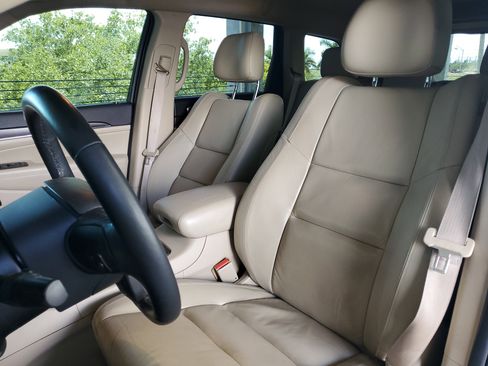 Used 2018 Jeep Grand Cherokee Limited image 18