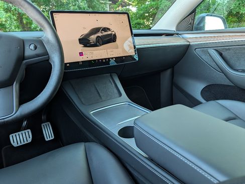 Used 2023 Tesla Model Y Performance AWD/4WD image 22