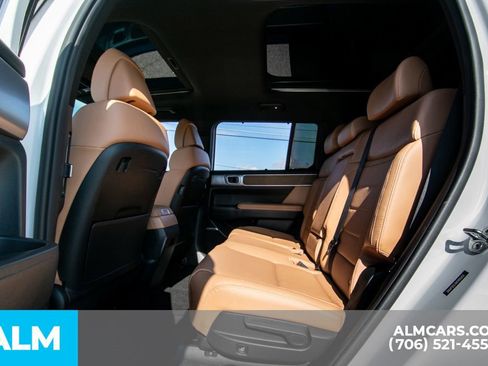 Used 2024 Hyundai Santa Fe Limited image 12