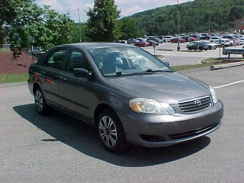 Used 2005 Toyota Corolla LE FWD image 2