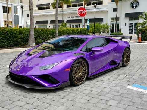 Used 2021 Lamborghini Huracan EVO RWD image 2