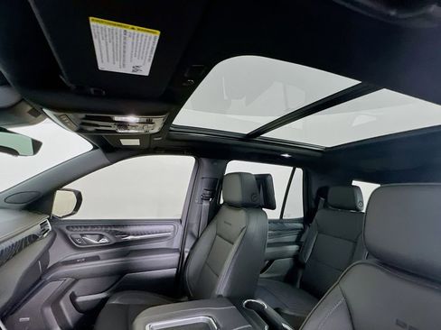 Used 2023 GMC Yukon Denali w/ Advanced Technology Package image 22