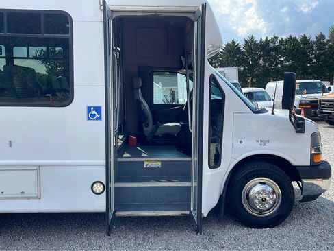 Used 2015 Chevrolet Express 3500 w/ Shuttle Bus Package image 14
