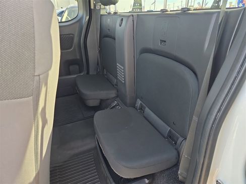 Used 2025 Nissan Frontier SV image 13