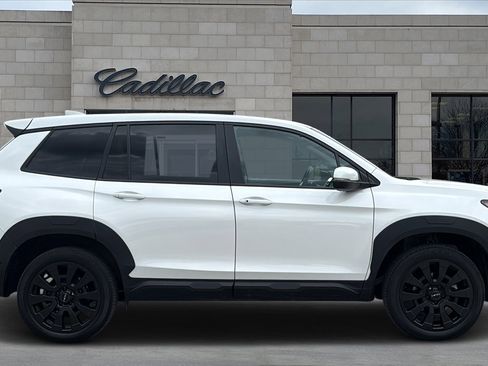 Used 2023 Honda Passport EX-L image 2