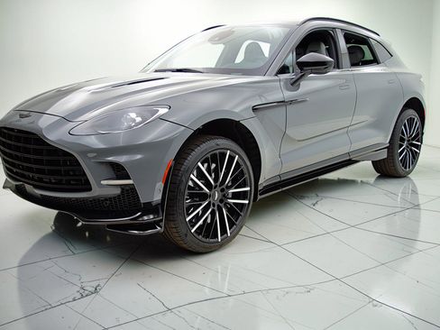 Used 2023 Aston Martin DBX 707 AWD/4WD image 2