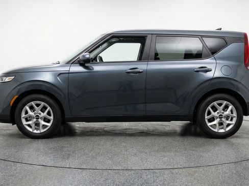Used 2025 Kia Soul LX w/ LX Technology Package image 5