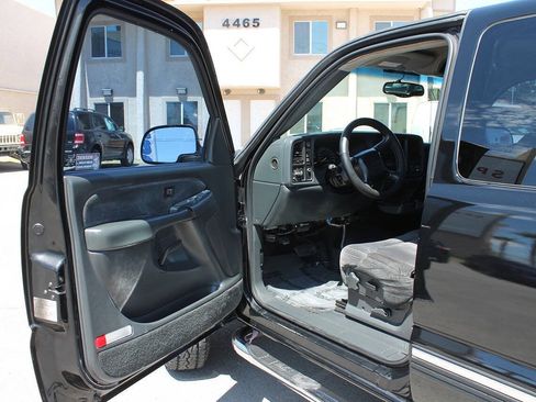 Used 1999 Chevrolet Silverado 2500 LS w/ Snow Plow Prep Pkg AWD/4WD image 19