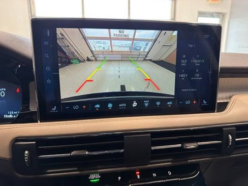 Used 2023 Lincoln Corsair AWD image 3