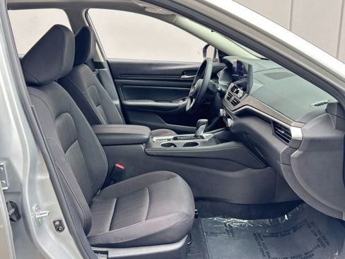 Used 2025 Nissan Altima 2.5 SV w/ SV Premium Package FWD image 15