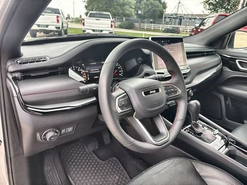 Used 2025 Jeep Compass Trailhawk w/ Trailer Tow Group AWD/4WD image 10