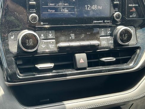 Used 2020 Toyota Highlander XLE FWD image 33