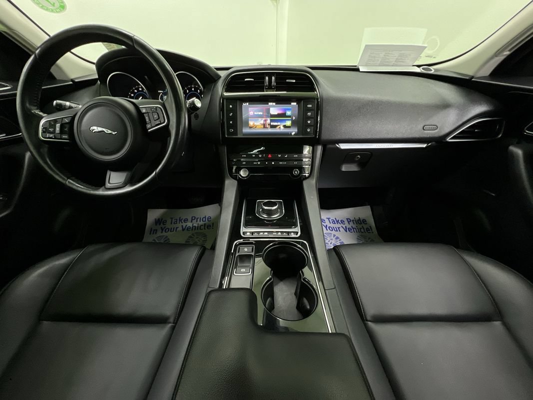 Used 2017 Jaguar F-PACE Premium AWD/4WD image 18