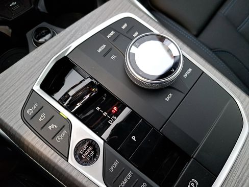 New 2026 BMW 330i Sedan w/ M Sport Package image 25