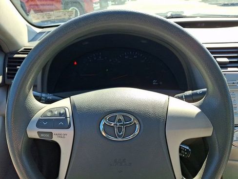 Used 2011 Toyota Camry LE FWD image 18