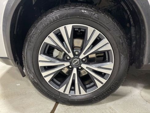 Used 2023 Nissan Rogue SV image 10