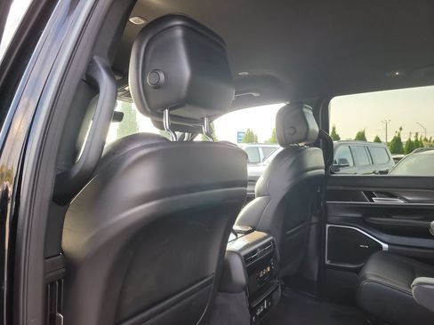 Used 2024 Jeep Wagoneer Series II AWD/4WD image 12