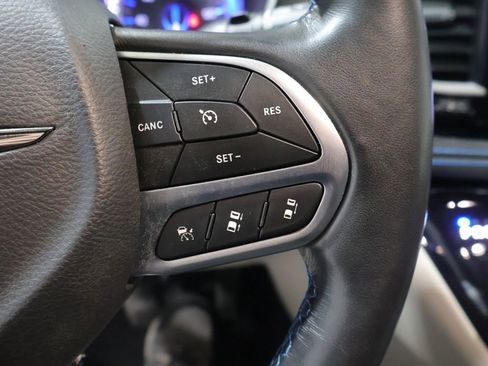 Used 2021 Chrysler Pacifica Touring-L w/ Uconnect Theater Family Group FWD image 39