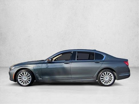 Used 2017 BMW 740e xDrive image 2