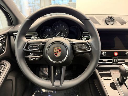 Used 2026 Porsche Macan AWD/4WD image 13