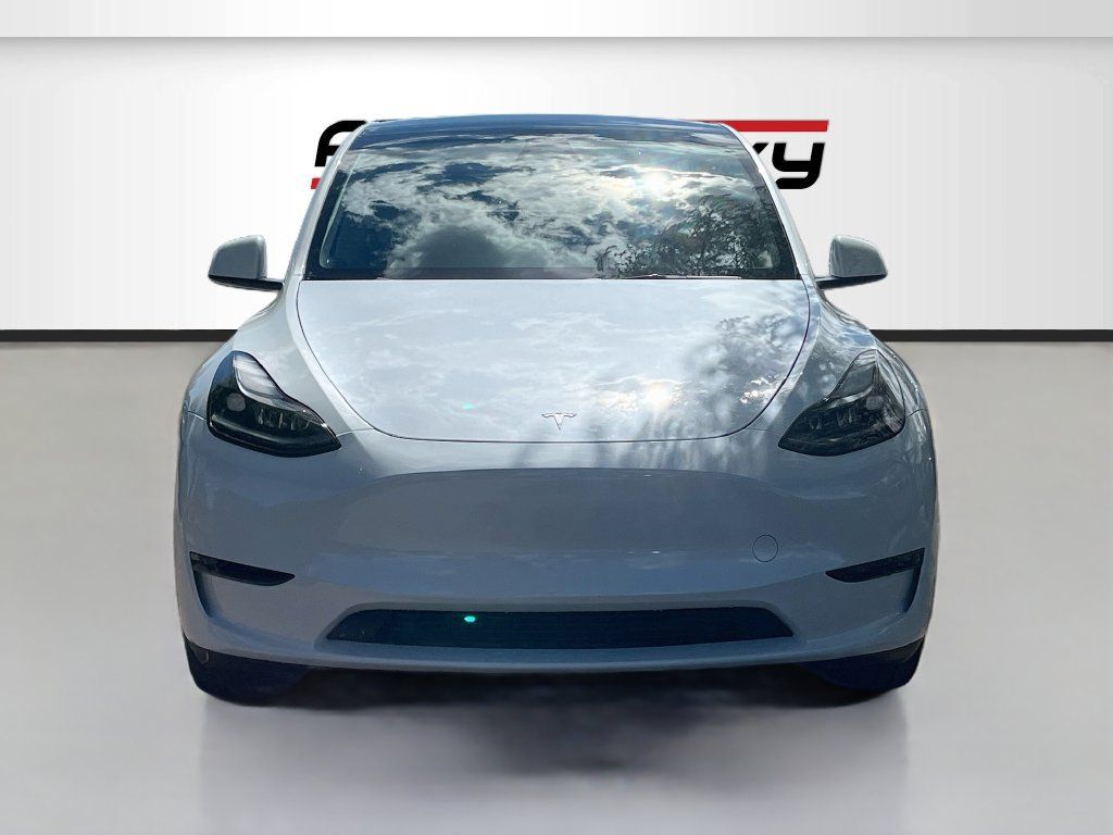 Used 2024 Tesla Model Y Long Range AWD/4WD image 2