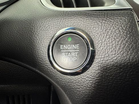 Used 2017 Ford Edge Titanium w/ Technology Package FWD image 17