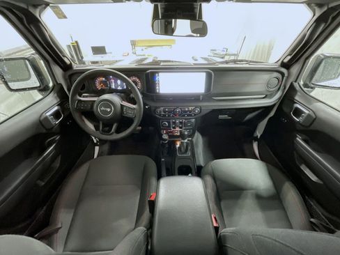 Used 2025 Jeep Wrangler Unlimited Rubicon image 15