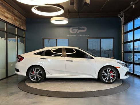 Used 2020 Honda Civic Touring image 2