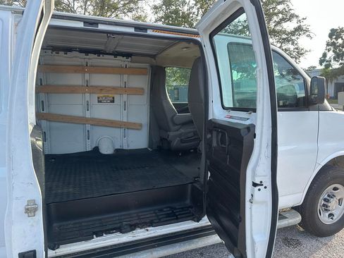 Used 2022 Chevrolet Express 2500 RWD 2500 135 w/ Driver Convenience Package image 7