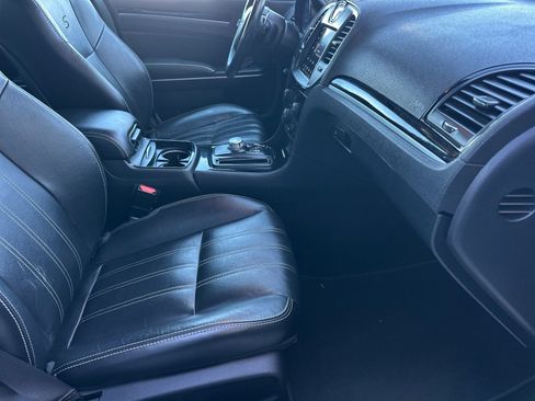 Used 2019 Chrysler 300 S RWD image 14